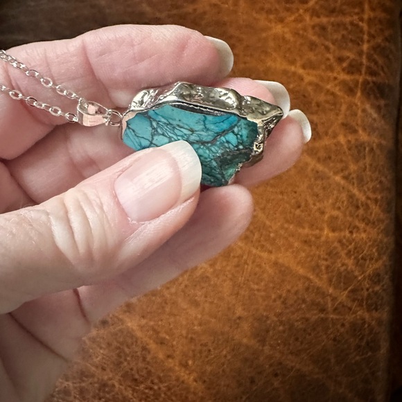 Turquoise and silver tone Pendant Necklace - Picture 10 of 12